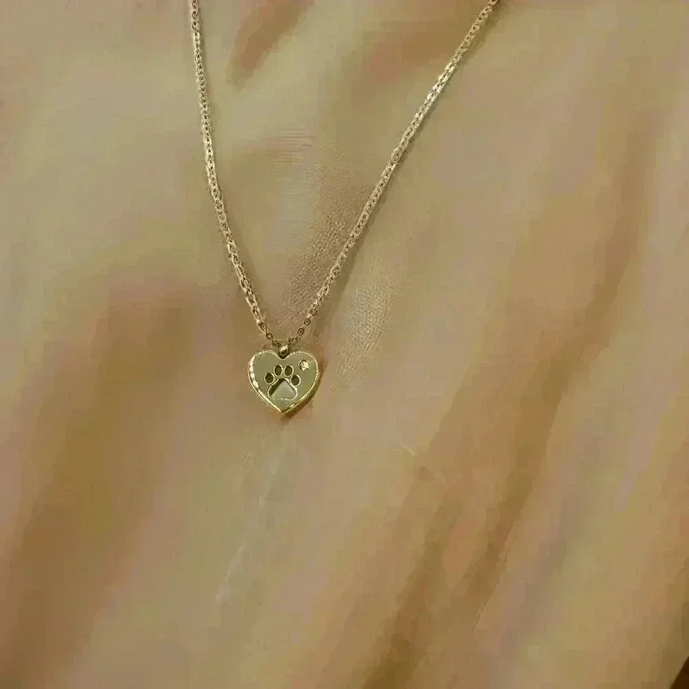 Heart Paw Print Pendant Necklace in yellow Gold